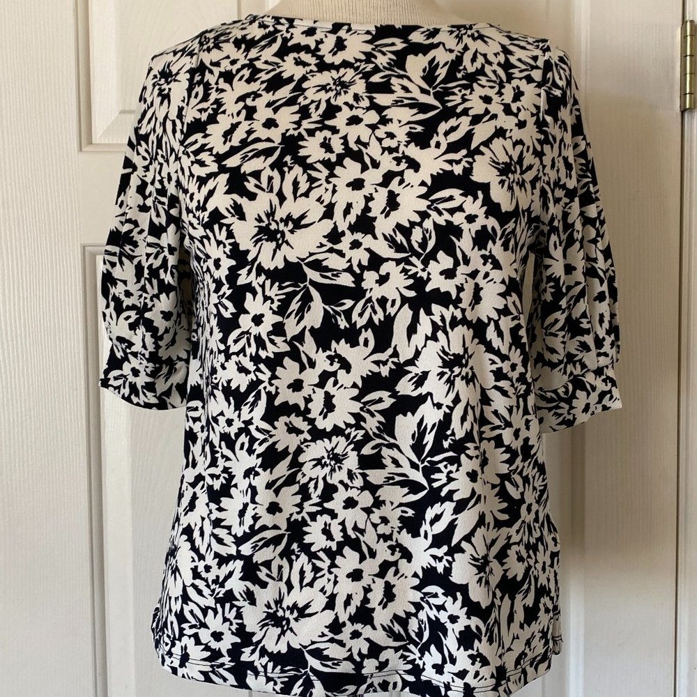 H&M Casual Short Petal Sleeve Floral Boat Neck Stretch Blouse Shirt Top Black S